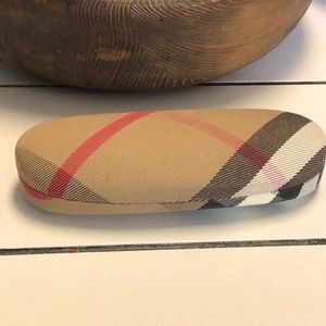 Nova Check Burberry Hard Shell Clam Case for Sunglasses or Reading Glasses